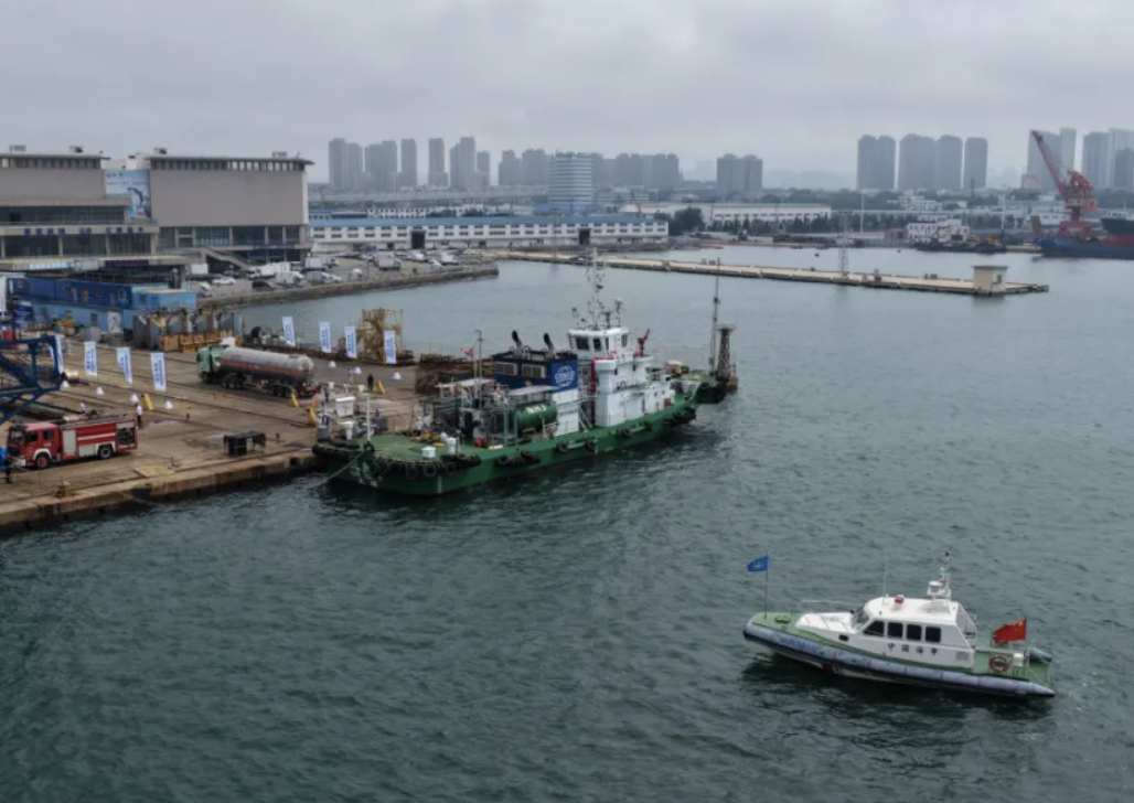 全球首次绿色船用氨燃料加注成功